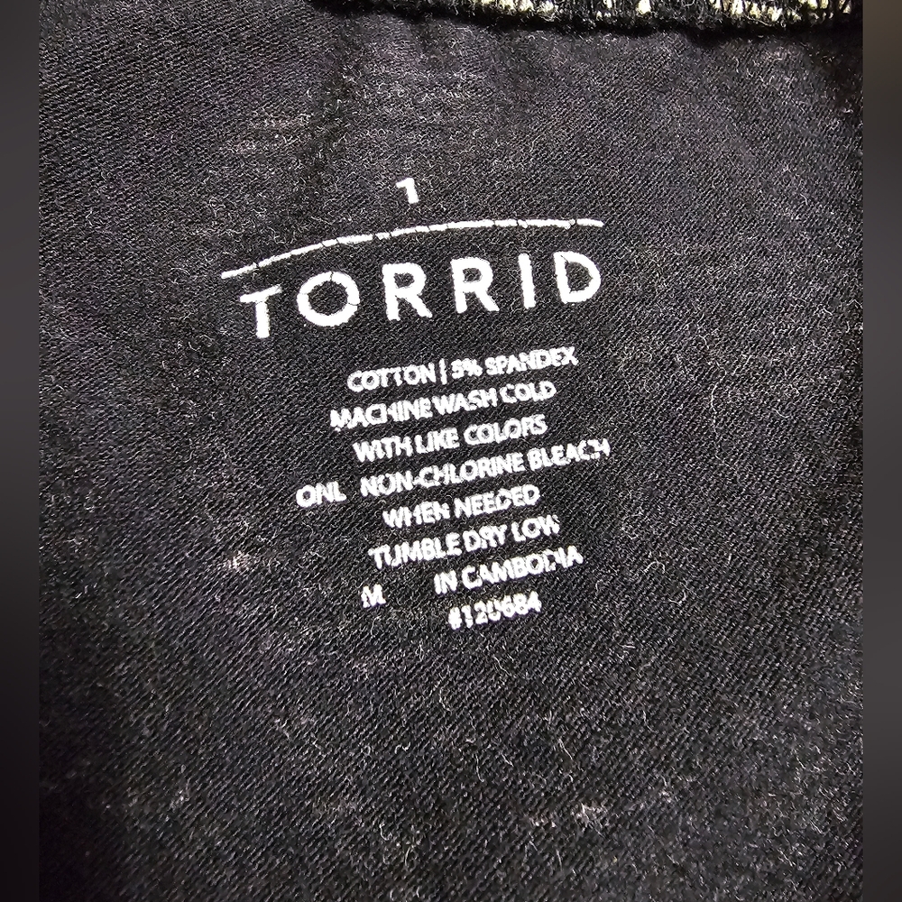 Torrid Black and Cream Skull Print Leggings - Picture 5 of 5